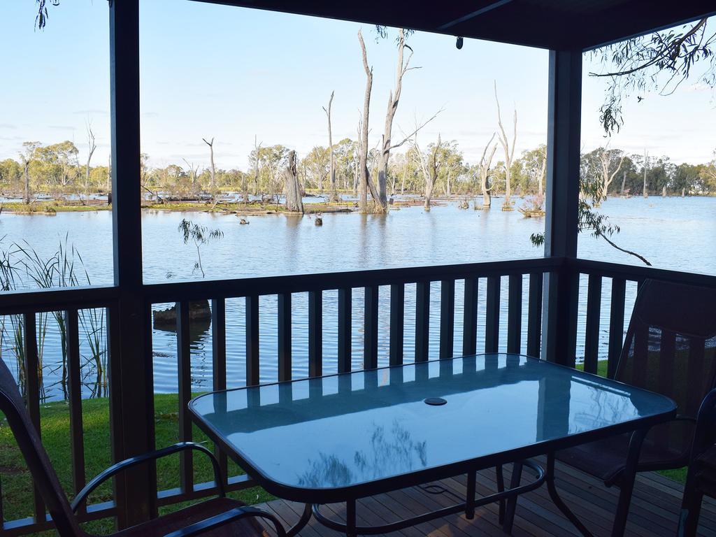 Cohuna Waterfront Holiday Park ภายนอก รูปภาพ